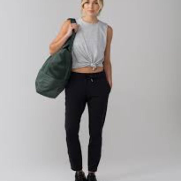 Lululemon Hot Mesh Tote - Picture 2 of 14